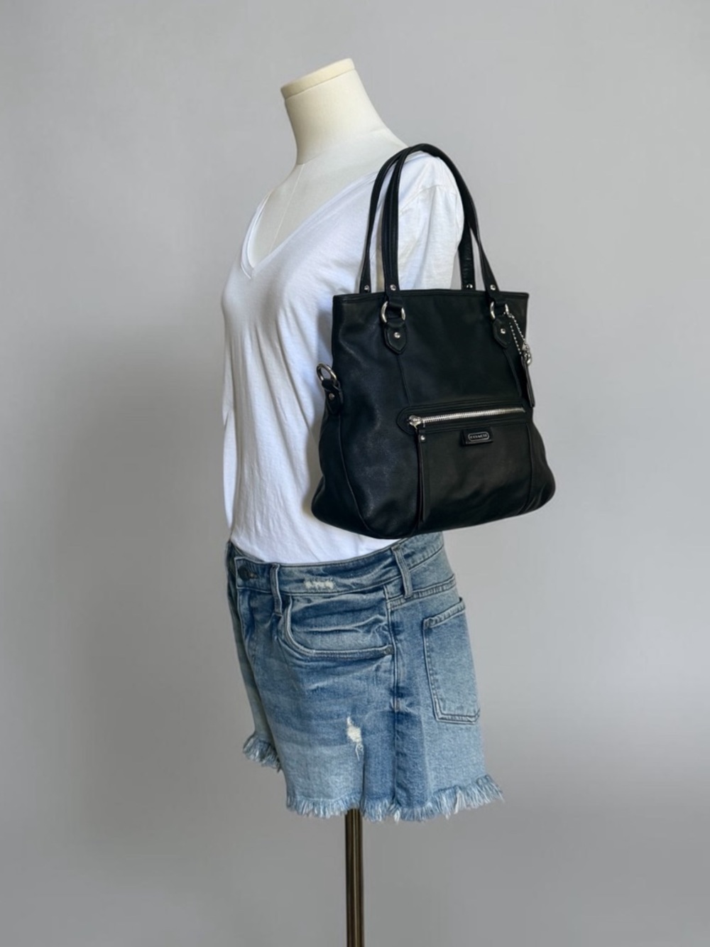 Coach Daisy Mia Black Leather Tote Bag with Front Zip Pocket! - Picture 11 of 11